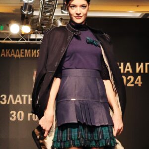 Пола “Travel chic”